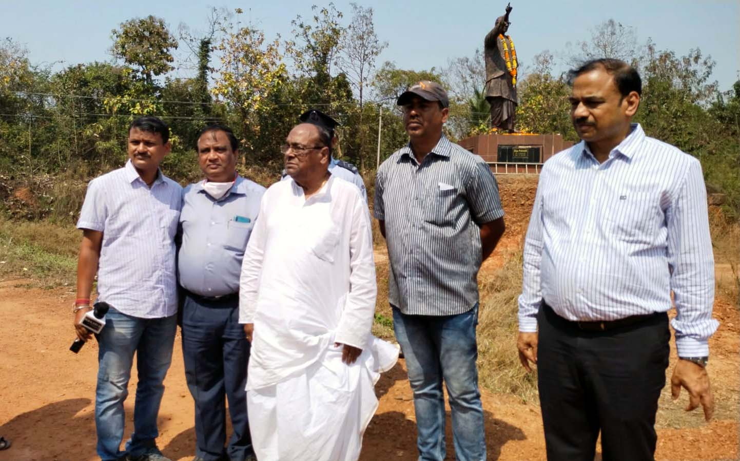 KOUSTUV GROUP PAYS TRIBUTE TO BIJU PATNAIK ON HIS 106TH BIRTH ANNIVERSARY
Koustuv Group of Institutions (KGI) paid rich tributes to legendary leader Biju Patnaik on his 106th birth anniversary.  His birthday is observed as ‘Panchayati Raj Diwas’ in Odisha. On this auspicious occasion, former Hon’ble Minister Dr. Damodar Rout garlands the statue of Biju Patnaik and offered floral tributes at Koustuv Technical Campus. In his address, he recalled some of his various landmark decisions taken during his lifetime and its long term positive impact on our society. Other dignitaries present and spoke in the remembrance, were Prof. (Dr.) Sadasiv Dash, GM administration KGI, Prof. (Dr.) Sujit Kumar Khuntia, Dean R&D COEB.