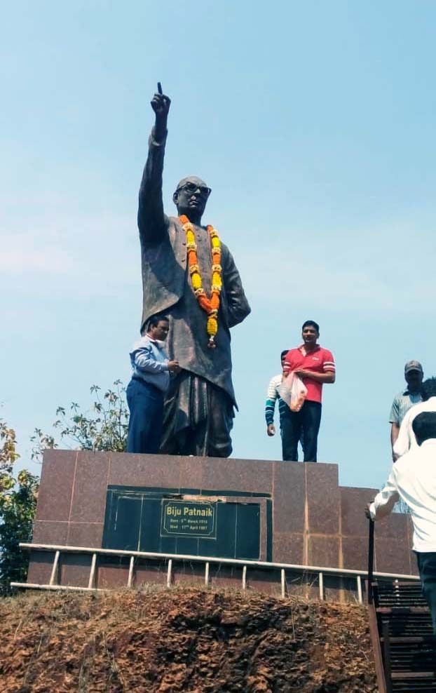 KOUSTUV GROUP PAYS TRIBUTE TO BIJU PATNAIK ON HIS 106TH BIRTH ANNIVERSARY
Koustuv Group of Institutions (KGI) paid rich tributes to legendary leader Biju Patnaik on his 106th birth anniversary.  His birthday is observed as ‘Panchayati Raj Diwas’ in Odisha. On this auspicious occasion, former Hon’ble Minister Dr. Damodar Rout garlands the statue of Biju Patnaik and offered floral tributes at Koustuv Technical Campus. In his address, he recalled some of his various landmark decisions taken during his lifetime and its long term positive impact on our society. Other dignitaries present and spoke in the remembrance, were Prof. (Dr.) Sadasiv Dash, GM administration KGI, Prof. (Dr.) Sujit Kumar Khuntia, Dean R&D COEB.