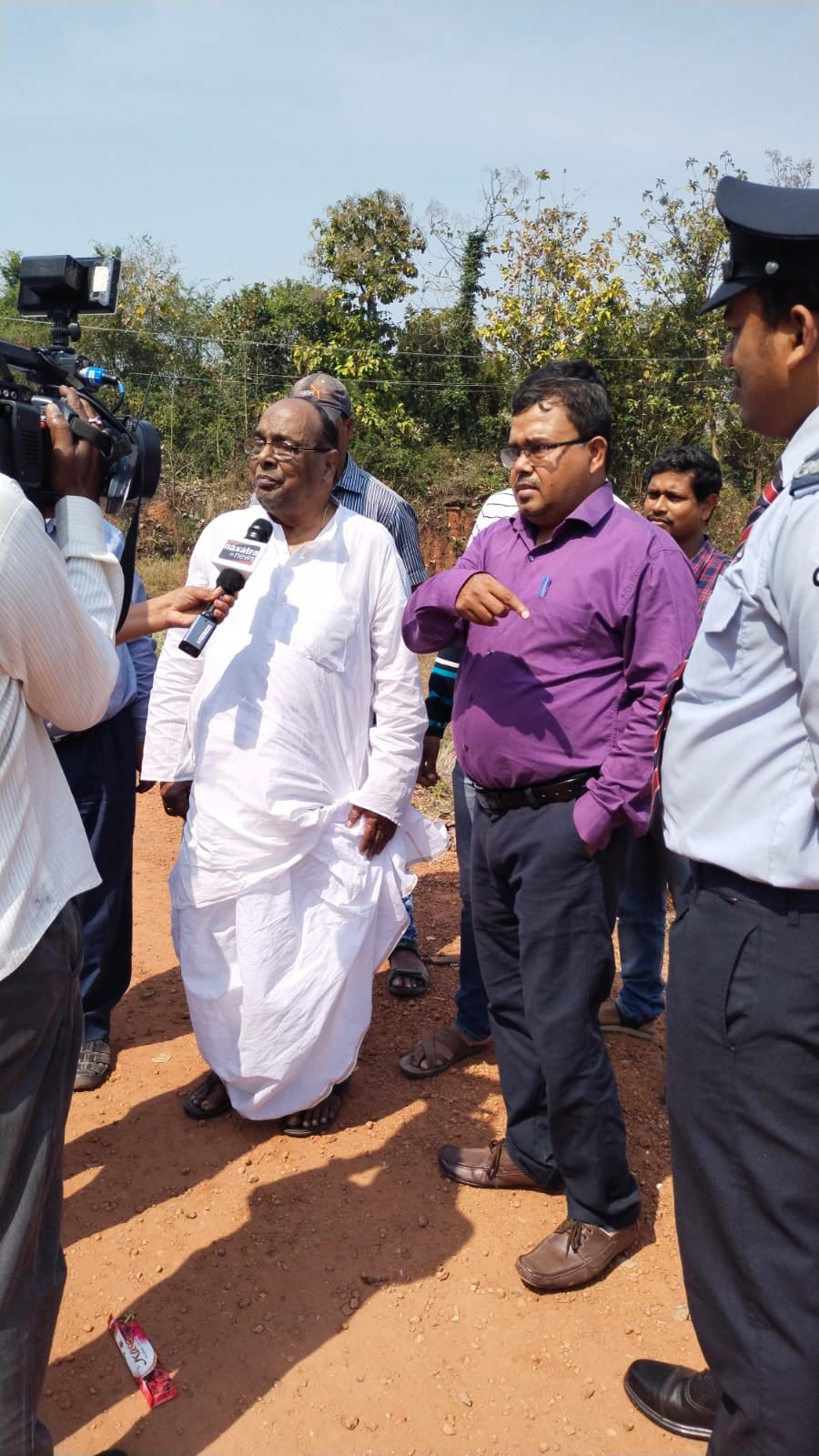 KOUSTUV GROUP PAYS TRIBUTE TO BIJU PATNAIK ON HIS 106TH BIRTH ANNIVERSARY
Koustuv Group of Institutions (KGI) paid rich tributes to legendary leader Biju Patnaik on his 106th birth anniversary.  His birthday is observed as ‘Panchayati Raj Diwas’ in Odisha. On this auspicious occasion, former Hon’ble Minister Dr. Damodar Rout garlands the statue of Biju Patnaik and offered floral tributes at Koustuv Technical Campus. In his address, he recalled some of his various landmark decisions taken during his lifetime and its long term positive impact on our society. Other dignitaries present and spoke in the remembrance, were Prof. (Dr.) Sadasiv Dash, GM administration KGI, Prof. (Dr.) Sujit Kumar Khuntia, Dean R&D COEB.