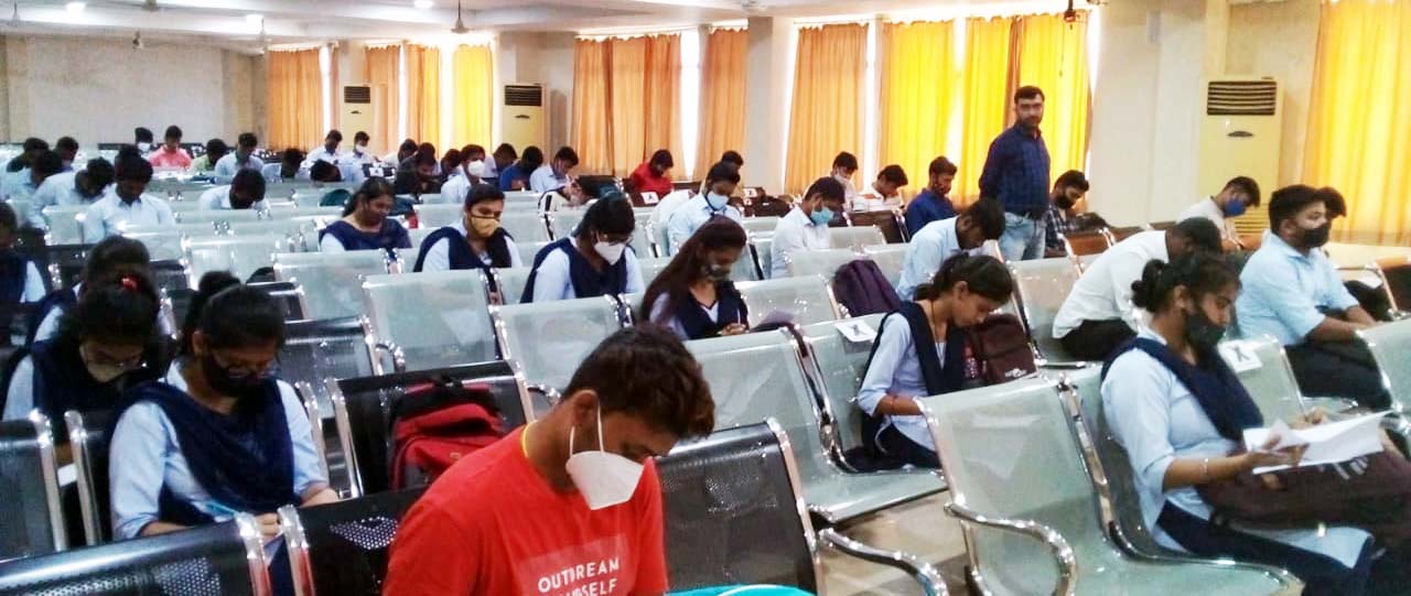 QUIZ ON NATIONAL SCIENCE DAY
College of Engineering Bhubaneswar (COEB) organized one Quiz Competition on the eve of National Science Day at Koustuv Technical Campus. It was an examination comprising of objective questions that test the level of awareness on modern day science among the students. This quiz competition covers a range of topics like, Biology, Chemistry, Physics, Space Science and Computer Science. Before the commencement of the quiz, a brief introduction about the scientific deepness by the Indian’s was explained by Shri Partha Sarathi Ghosh, with special reference to our some of the ancient scientist like, Aryabhatta, Varahamihira, Maharshi Khand, Brahmgupta, Sushruta and  Charaka.