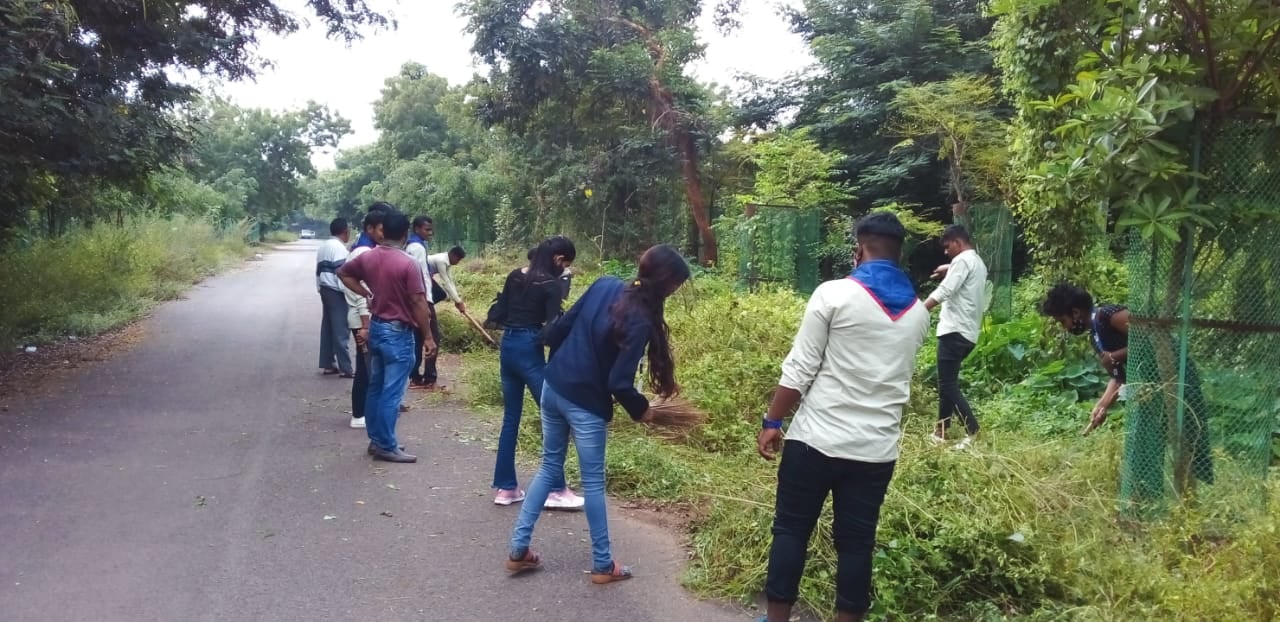 NSS Volunteers of Naxatra Institute of Media Studies (NIMS) participated in the Campus Cleaning Programme organized by NSS 