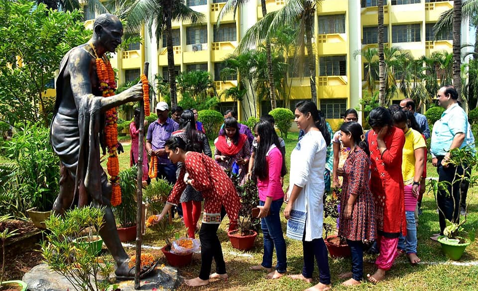 Koustuv Group of Institutions (KGI) paid tributes to Mahatma Gandhi.