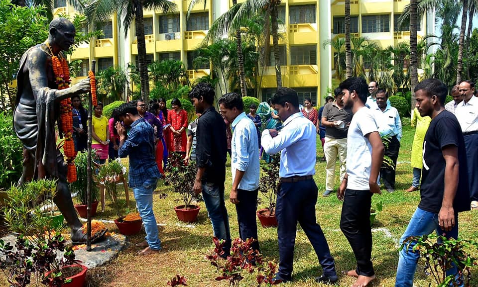 Koustuv Group of Institutions (KGI) paid tributes to Mahatma Gandhi.