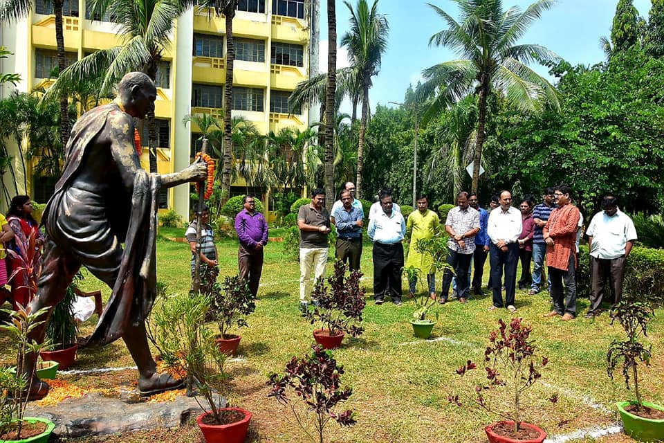 Koustuv Group of Institutions (KGI) paid tributes to Mahatma Gandhi.